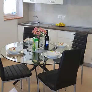 https://apartman-ana-moscenicka-draga.primorje-gorskikotar.com
